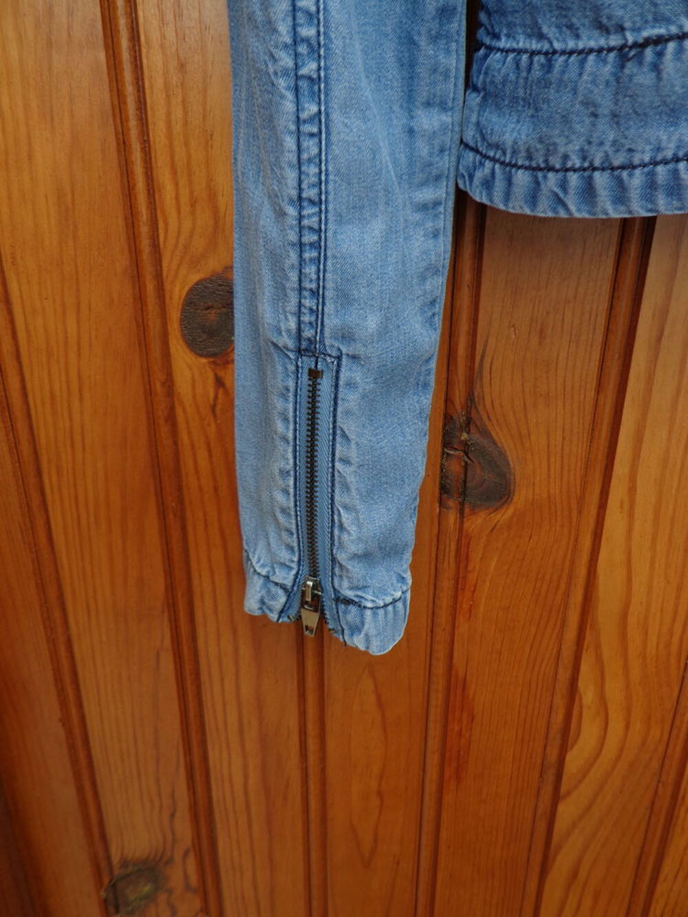 Veste, blouson en jean avec motif dans le dos.. Vêtements