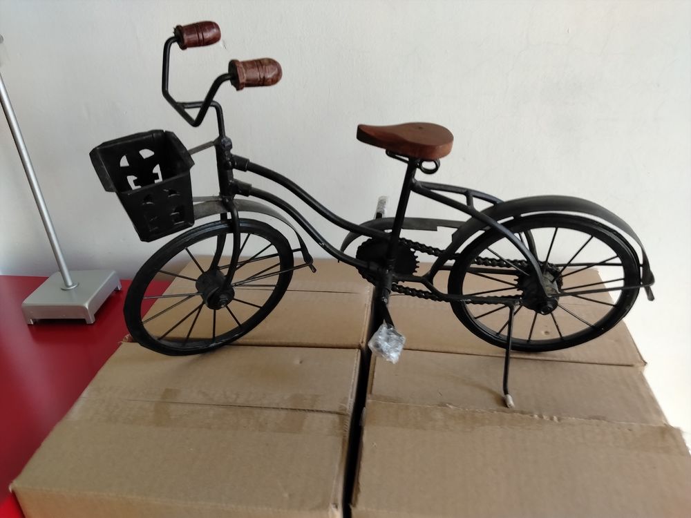Petit v&eacute;lo en m&eacute;tal bon &eacute;tat Jeux / jouets