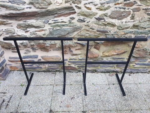 Lot de 2 Tr�teaux en acier noir H 74 cm, 25 euros
25 Saint-Just (35)