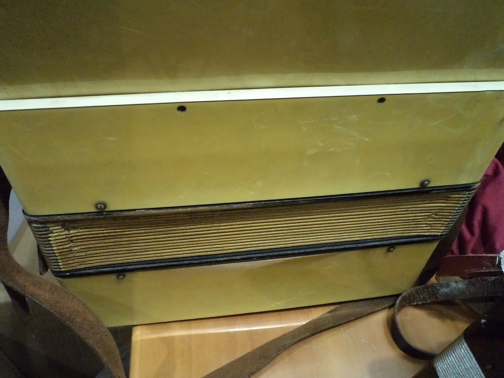 accord&eacute;on tres ancien Instruments de musique