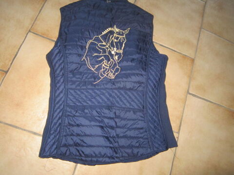 Doudoune noire (avec tte de cheval dans le dos) 30 Brignais (69)