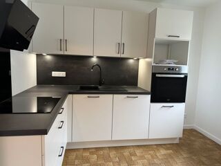  Appartement à louer 4 pièces 77 m²