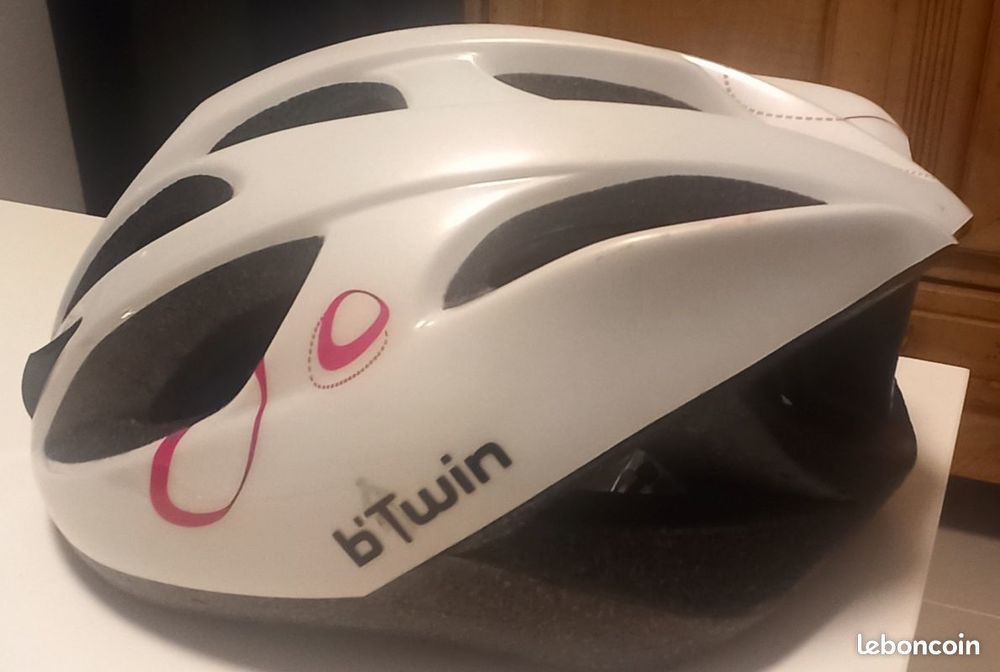 Casque de v&eacute;lo f&eacute;minin Btwin D&eacute;cathlon Sports