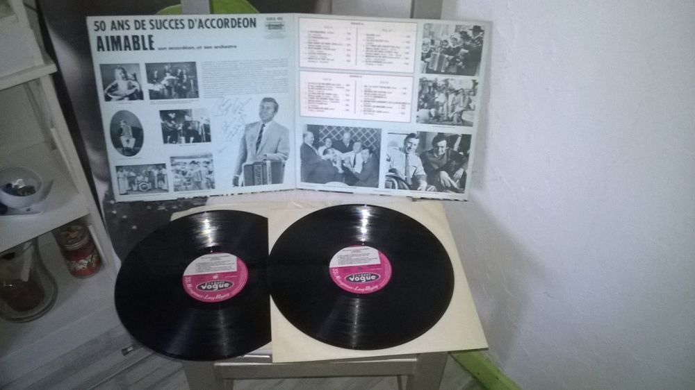 Vinyle Aimable
50 Ans De Succes D'accordeon
Excellent etat CD et vinyles