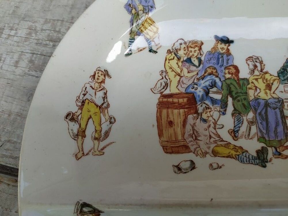 Assiette Fa&iuml;ence de Longwy Sc&egrave;ne Humoristique Taverne ca1880 Décoration