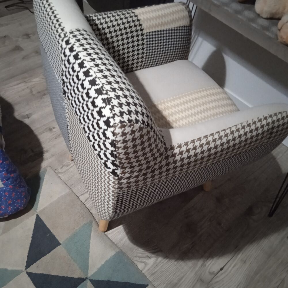Fauteuil ikea structure bois tons beige marron accoudoirs Meubles