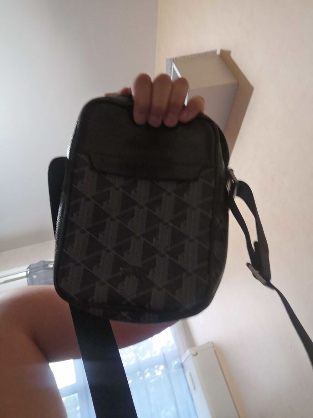 Bonjour je un lot compos&eacute; de 2 sachoche et une canne &agrave; p&ecirc;che Accessoires