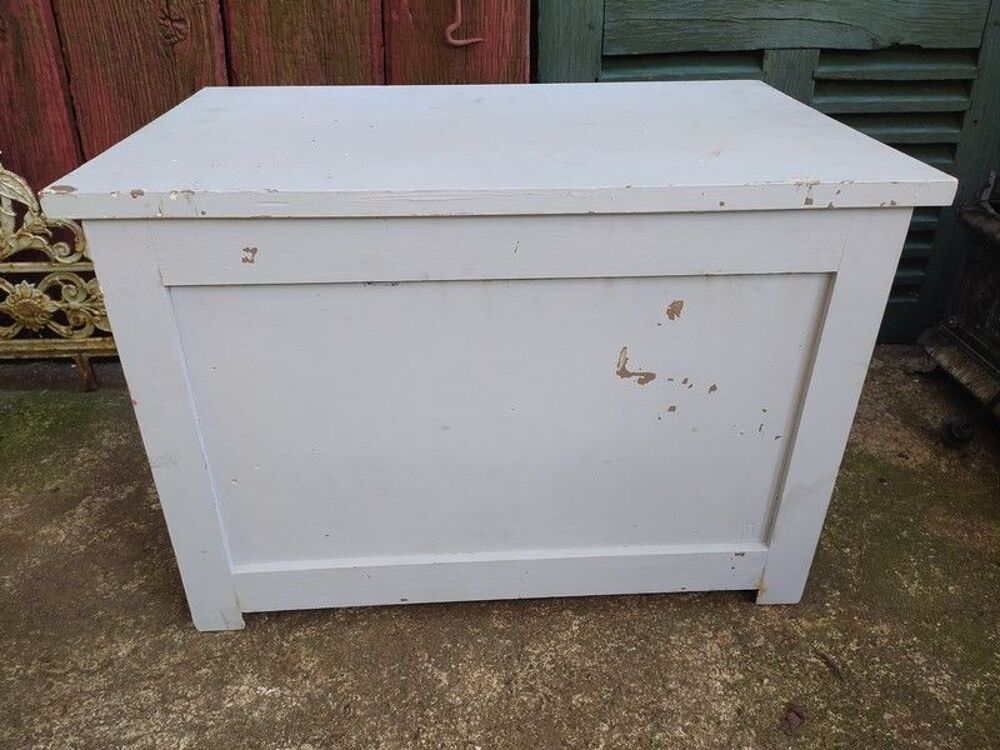 Petit Meuble Buffet Bas Style Parisien Vintage 
Meubles