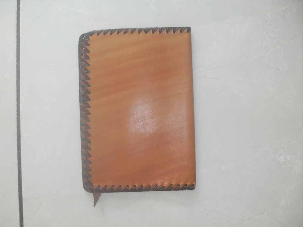 Liseuse en cuir "la camargue" 