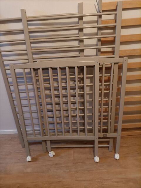 Lots lits bb avec matela plus chaises a bb 100 Malicorne (03)