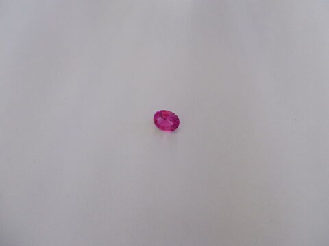 Rubis synthétique ovale 17x13x7 mm    13.50 carats Pau (64)