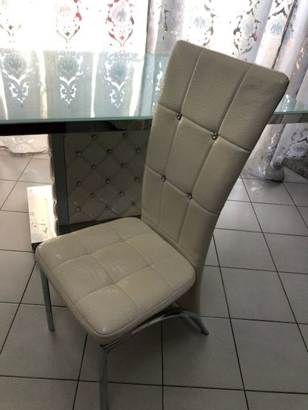 Table et 6 chaises Meubles