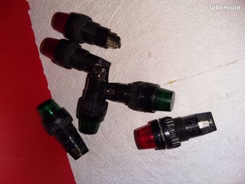 LOT de 7 VOYANTS rouge et vert 11 Serres-Castet (64)