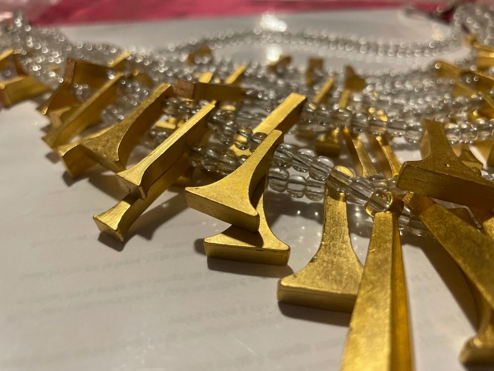 Collier d&eacute;fil&eacute; 8 rangs enfilage perles motifs dor&eacute;s ANTIGONA Bijoux et montres