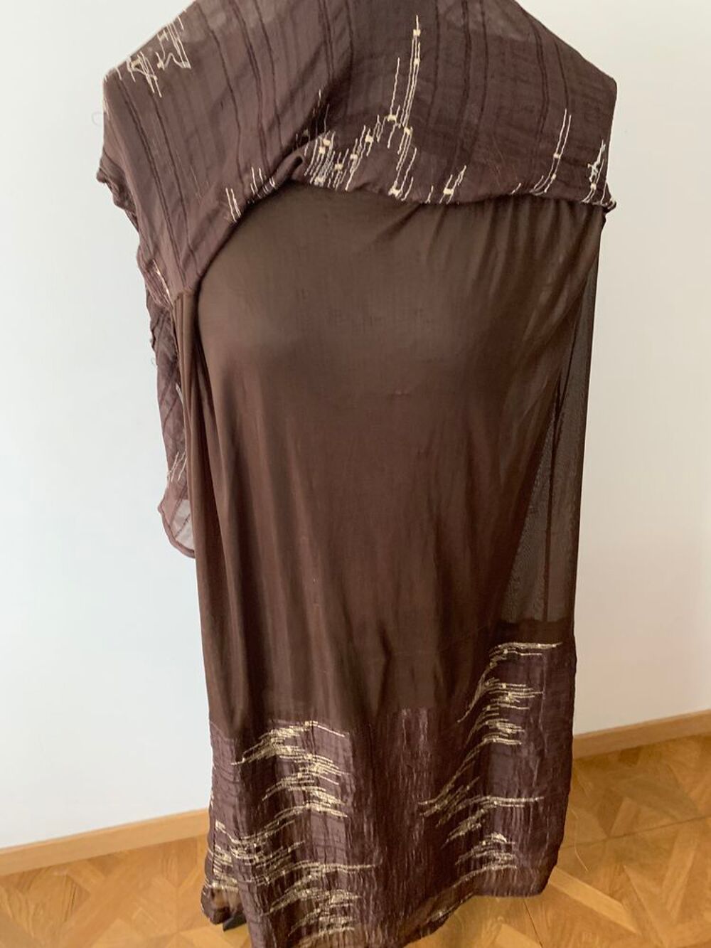 Belle robe sans manches a doublure Taille 46 Vêtements