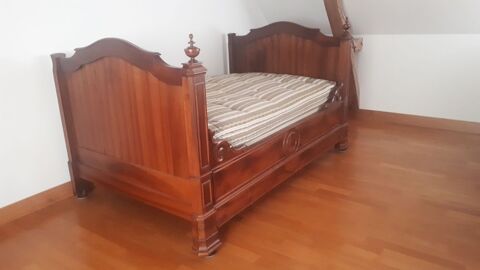 Lit de coin ancien sur roulettes 50 Sainte-Gemmes-sur-Loire (49)