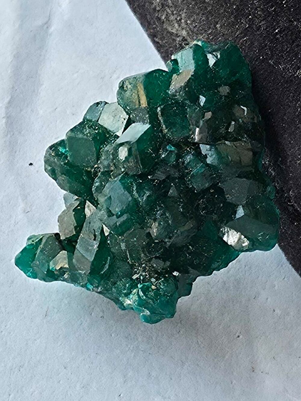 Sp&eacute;cimen Dioptase Vert Emeraude Intense-Cristal Brut 