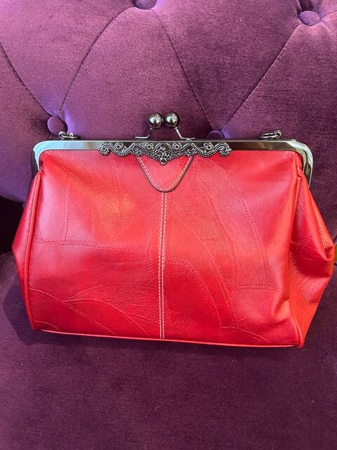 Sac à main grand pochette rouge 53 Menton (06)