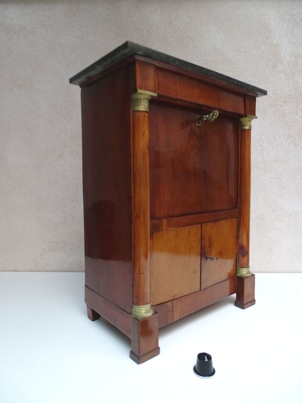 Meuble miniature de ma&icirc;trise 