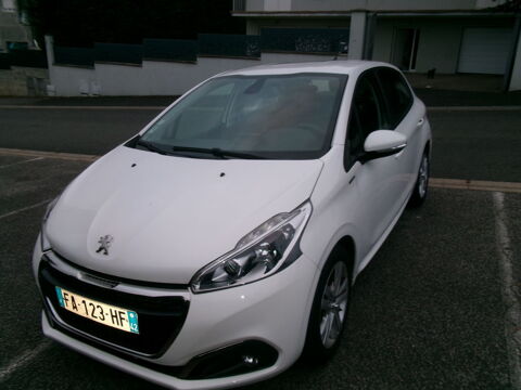 Peugeot 208 PureTech 82ch S&S BVM5 Signature