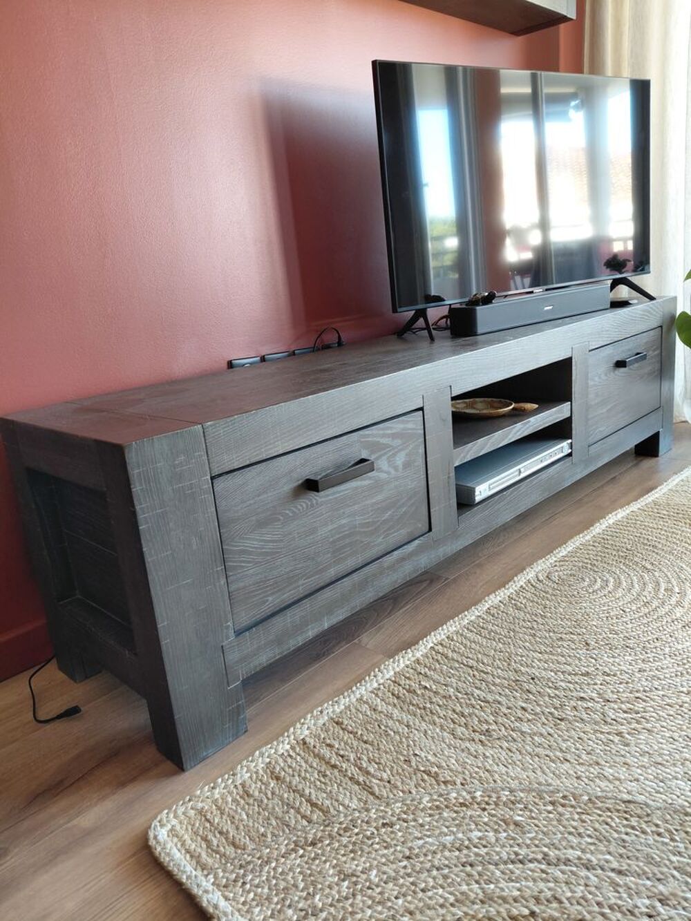 Meuble t&eacute;l&eacute; en bois
Meubles