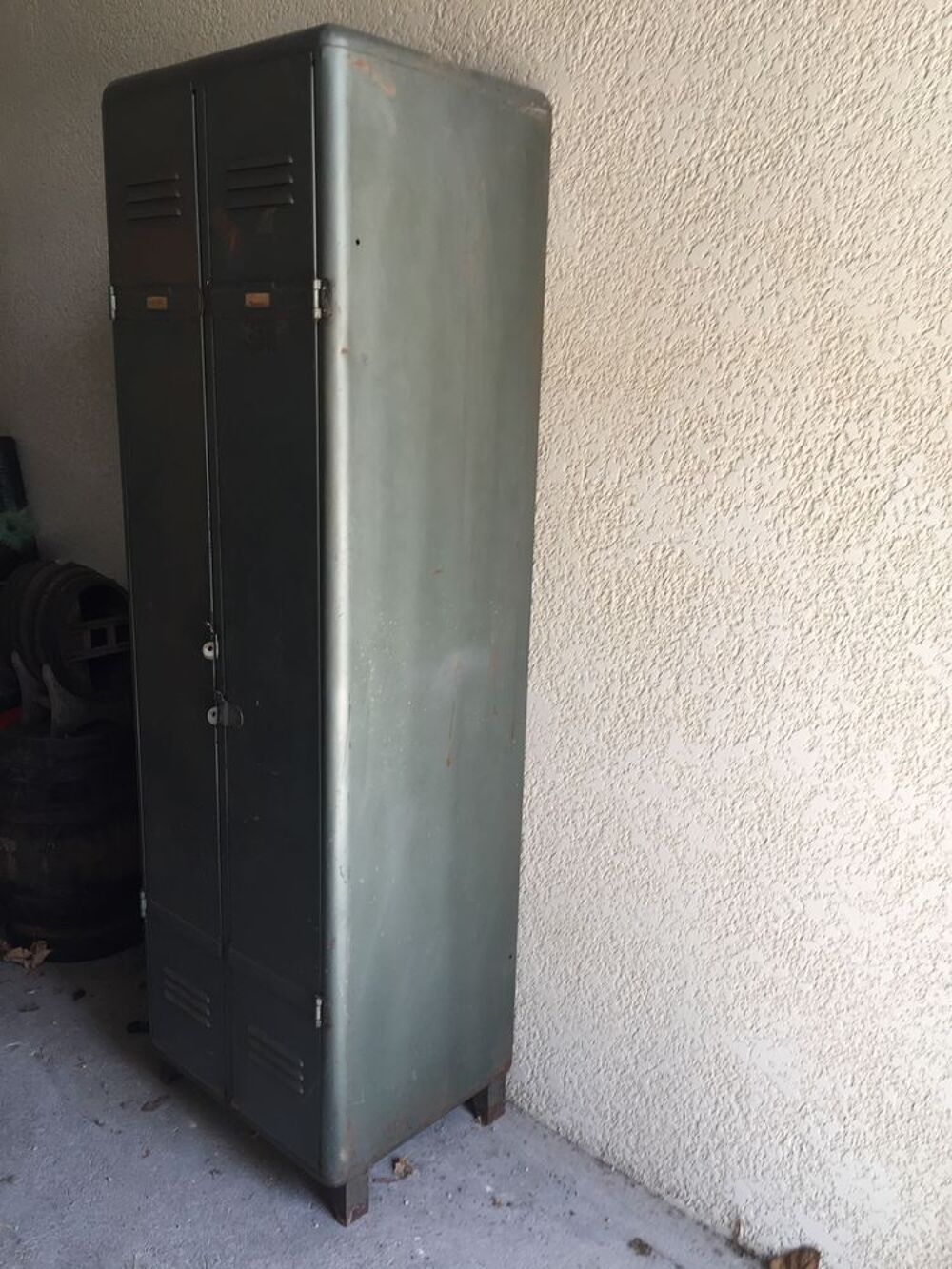 Armoire m&eacute;tallique noire double porte Meubles