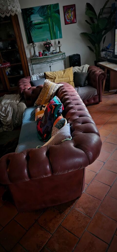 2 canaps chesterfield 4et5 places trs bon tat en cuir 17800 Brives-sur-charente