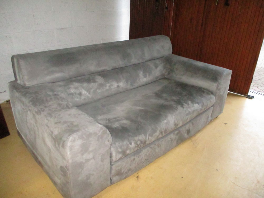 Canap&eacute; velours fin gris quasi neuf 1m67 x 0m90 - Meubles