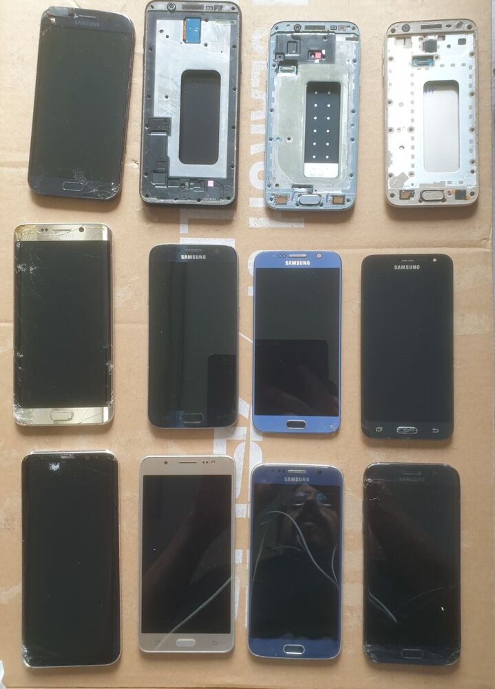 Lot de smartphones Samsung pour pi&egrave;ces Téléphones et tablettes