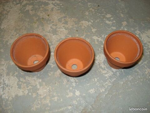 Trois petits pots en terre cuite 0 Mrignies (59)