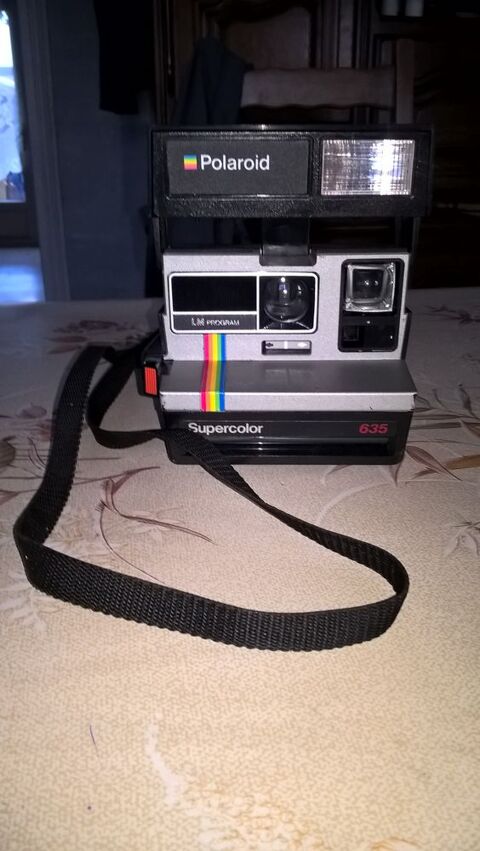 Ancien appareil photo POLAROD SUPERCOLOR 635. 28 Flers-en-Escrebieux (59)