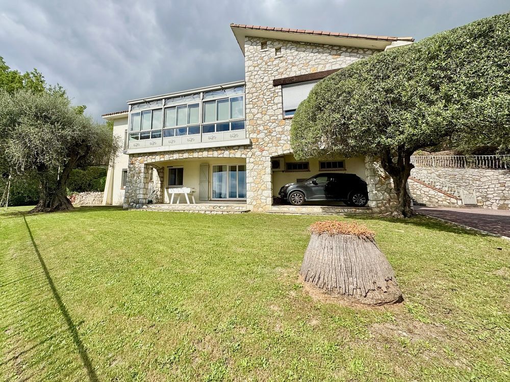 Maison 8 pièces 281 m² · à Gattières · 281 m² · 840 000 €