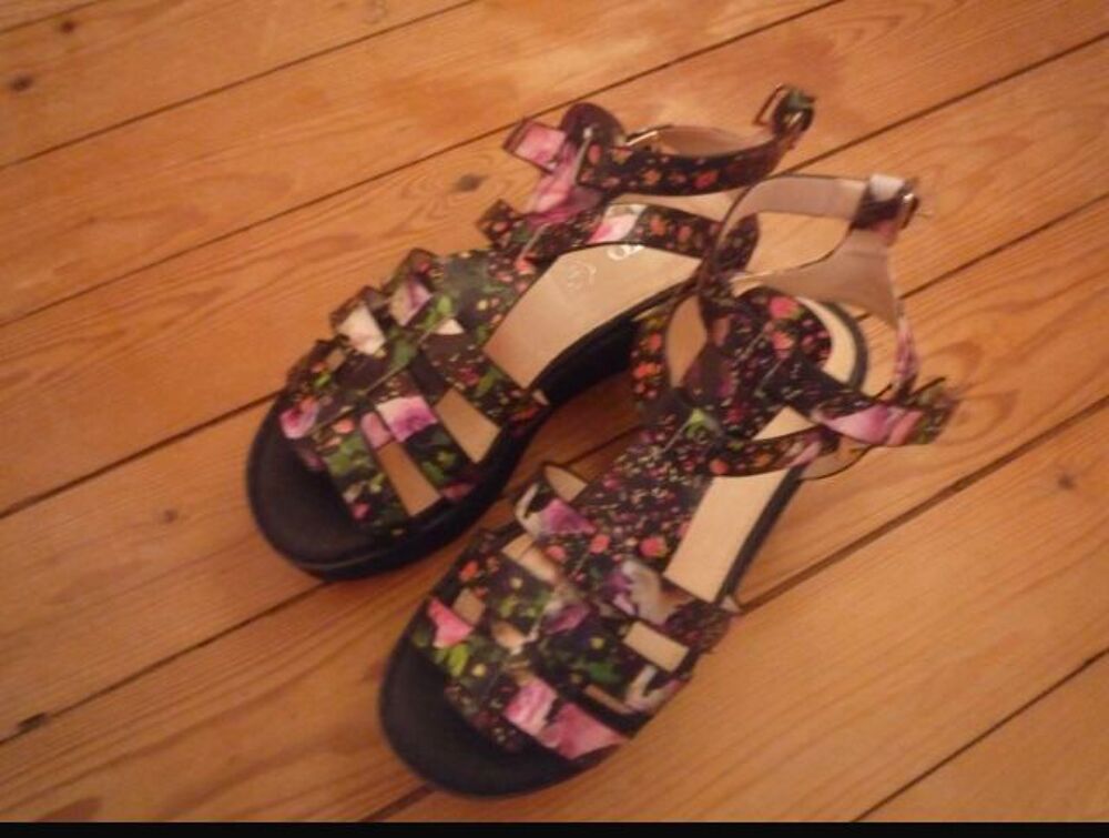 Sandales fleuries &agrave; semelles compens&eacute;es TEXTO Chaussures
