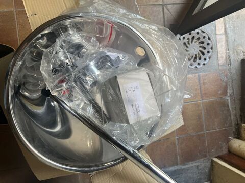 Vasque Inox ronde Neuve avec n�cessaire raccordement
dans l' 45 Decazeville (12)