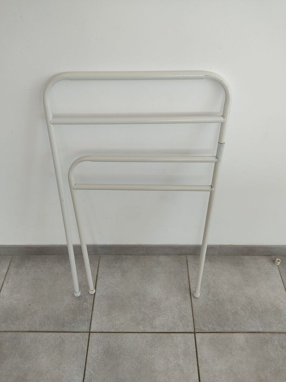 Porte serviette en m&eacute;tal blanc 89cm Meubles