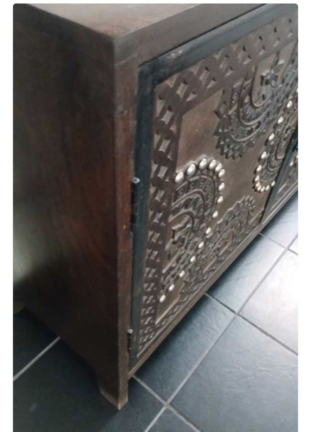 Buffet bas sculpt&eacute; Meubles