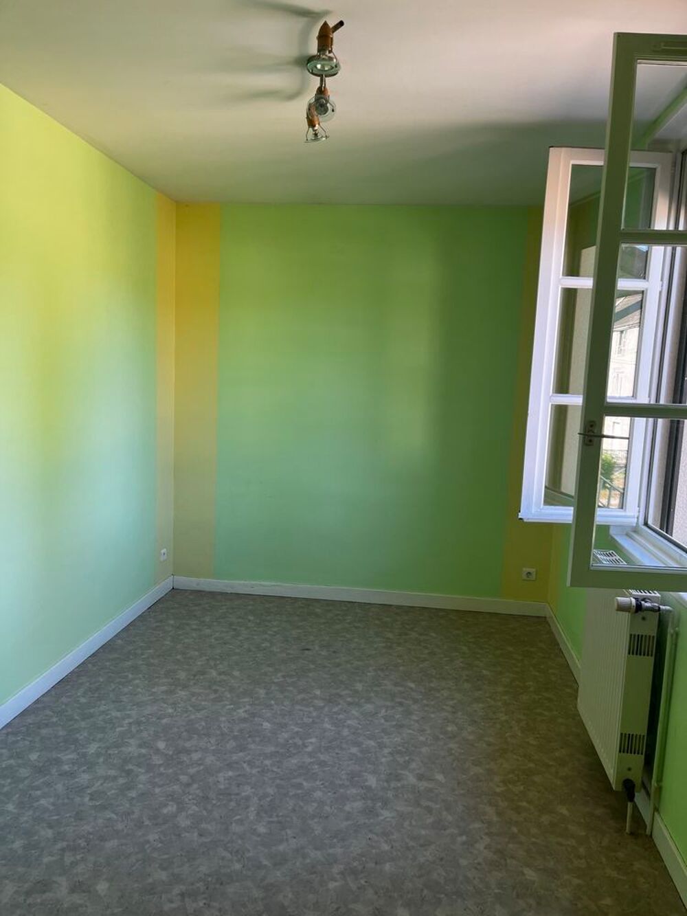 Location Appartement APPARTEMENT T3 + COUR PRIVATIVE Écuisses