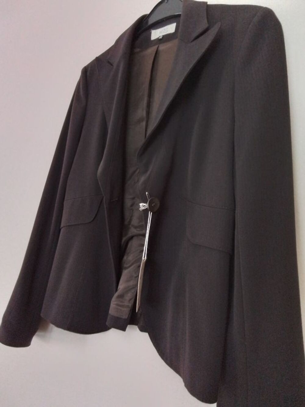 Tr&egrave;s beau tailleur neuf veste et pantalon Vêtements