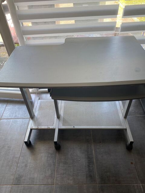 table bureau informatique 50 Quimper (29)