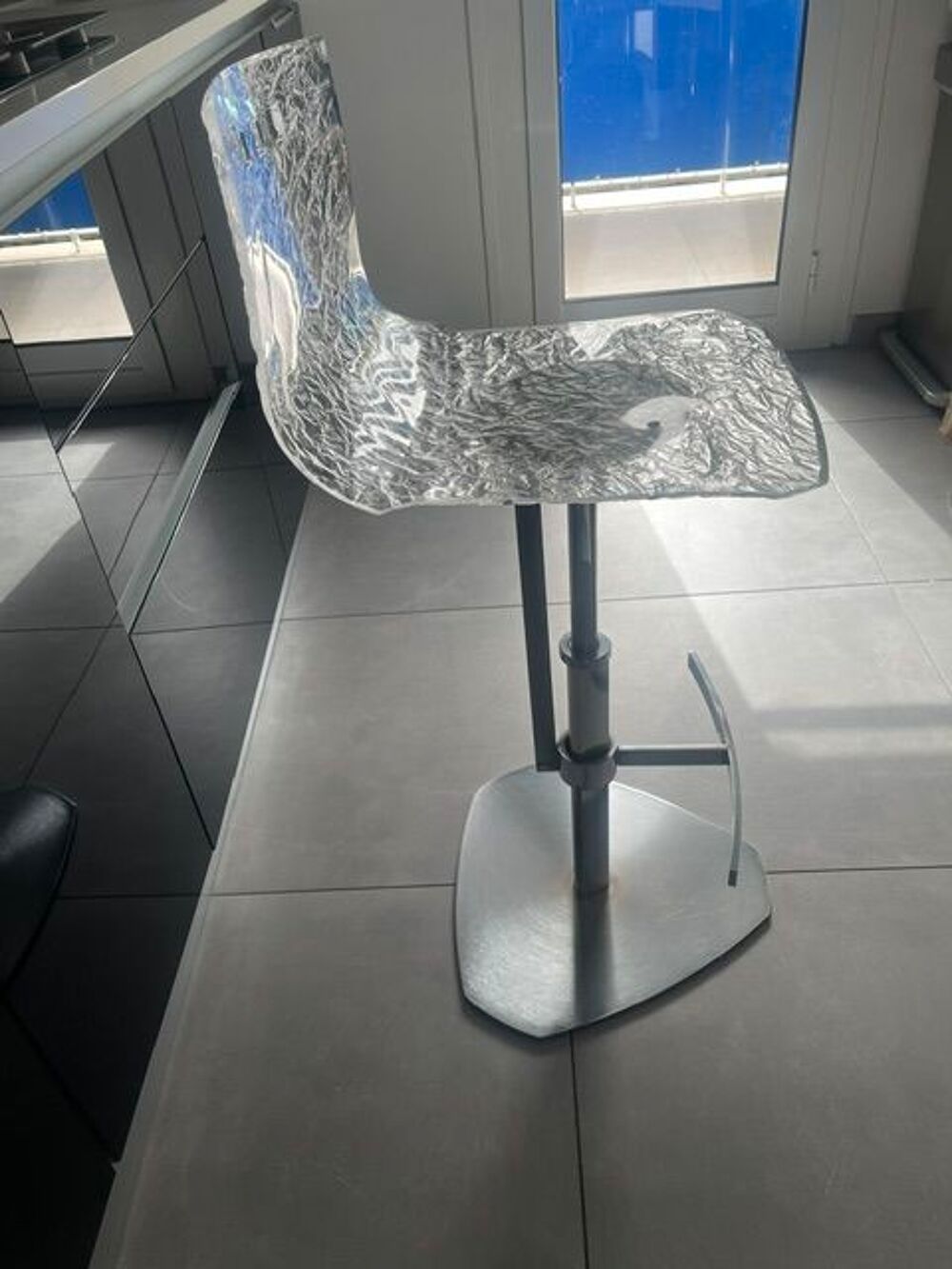 TABOURETS TOURNANT ET R&Eacute;GLABLES DE CUISINE Meubles