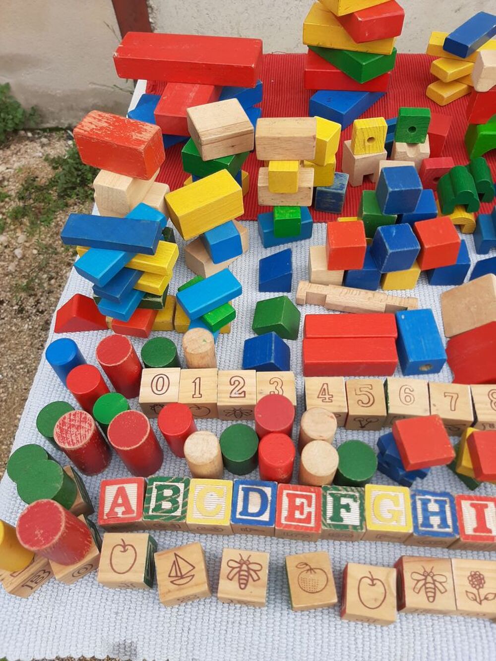 Lot 275 pi&egrave;ces en bois Jeux / jouets