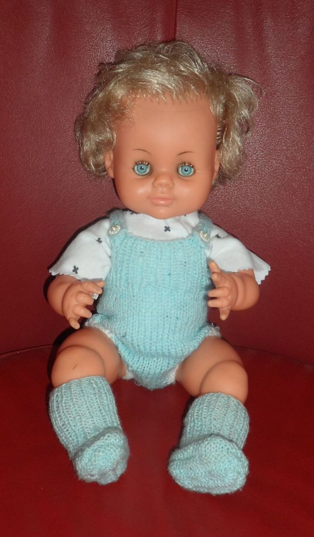 Poupon Bella 43 cm en plastique mou ferme les yeux allong&eacute; Jeux / jouets