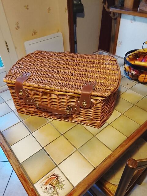 Panier pique nique en osier 4 couverts 45 Saint-Léger-des-Bois (49)