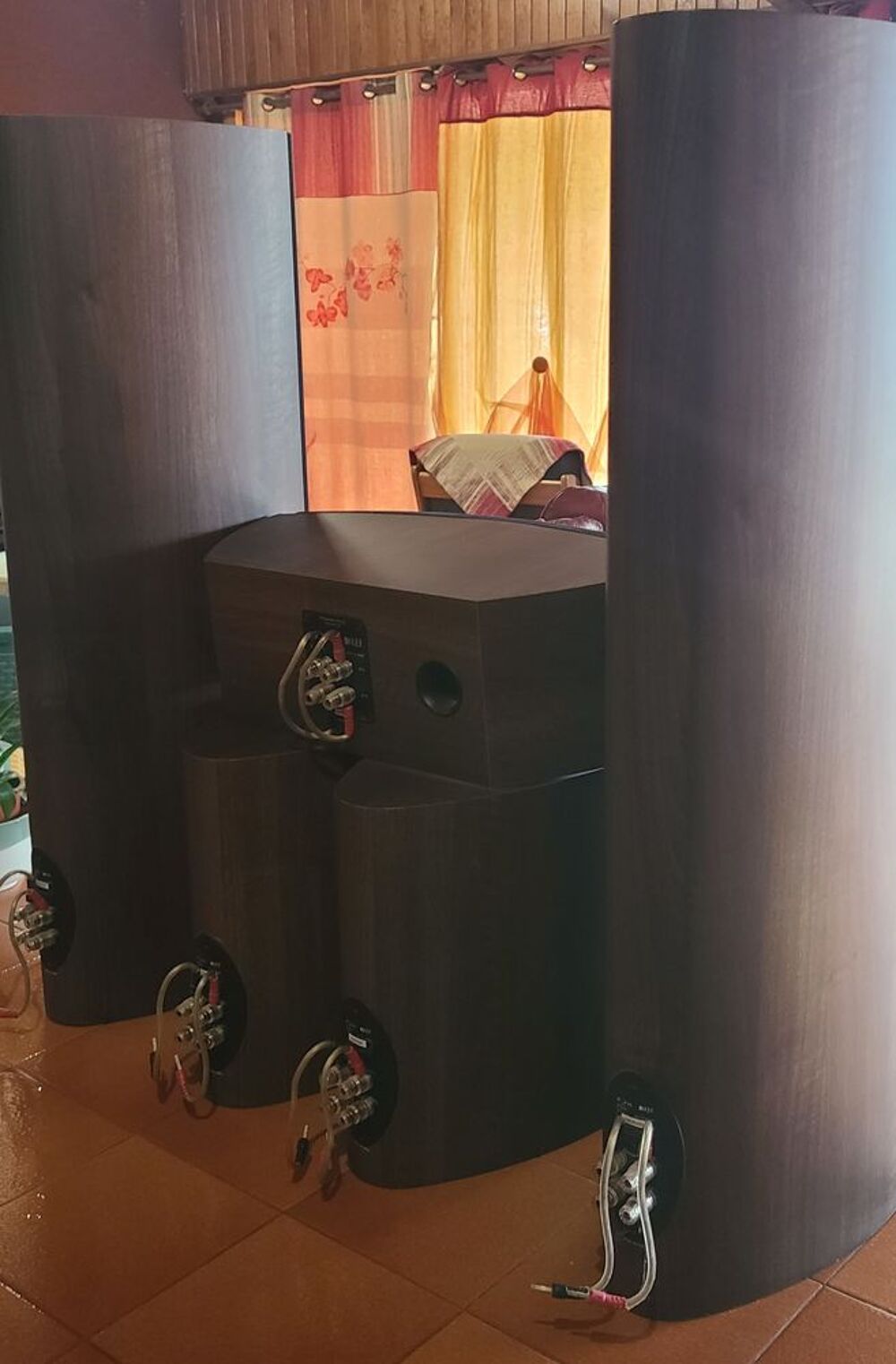 VD Enceintes HI FI 5.1 KEF en noyer Audio et hifi