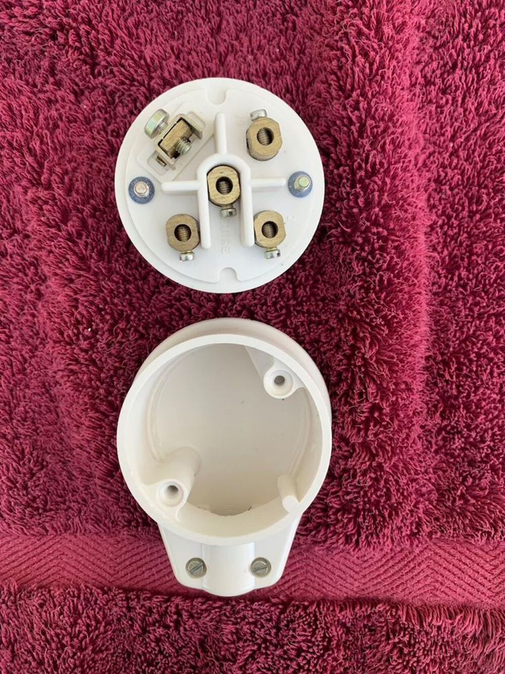 Fiche Legrand 55157 3P+N+T 20A et socle 55457 Bricolage
