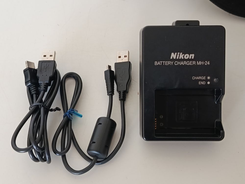 Nikon D3200 + 18-105mm, - de 11k d&eacute;clenchements
Kit complet Photos/Video/TV