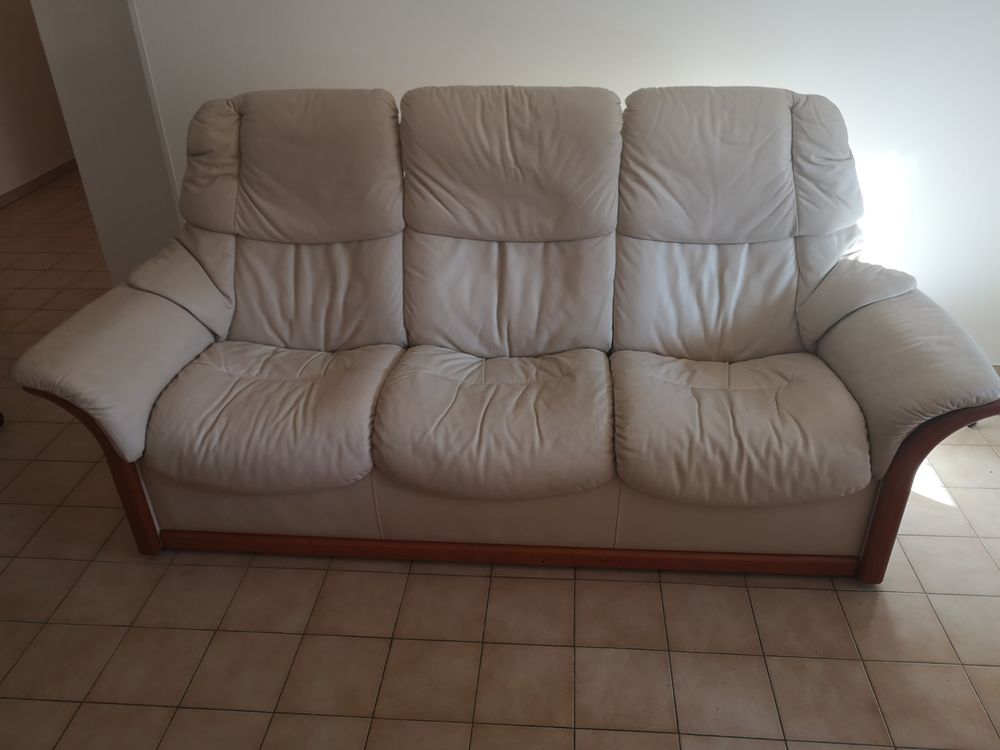 Canap&eacute; cuir Stressless 3 places couleur &eacute;cru. Meubles