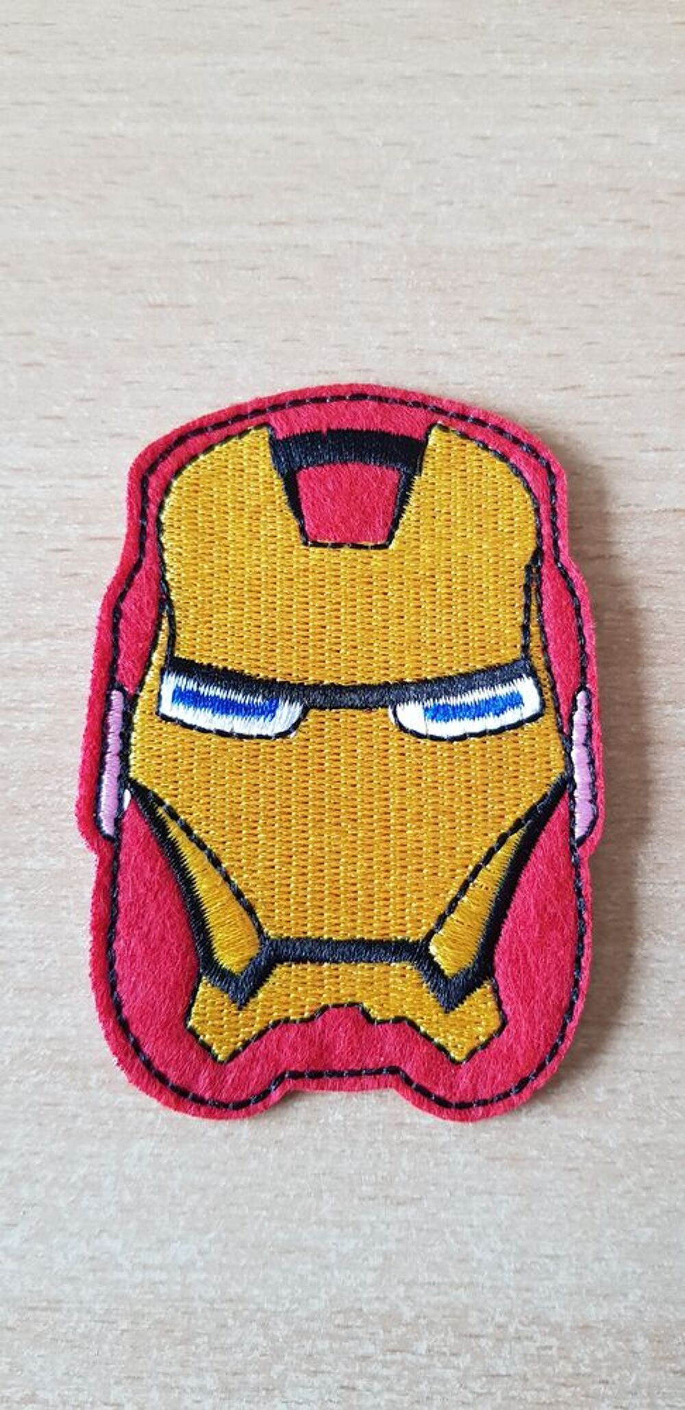 Ecusson brod&eacute; 
iron man 
super h&eacute;ros Marvel 
8x6 cm
