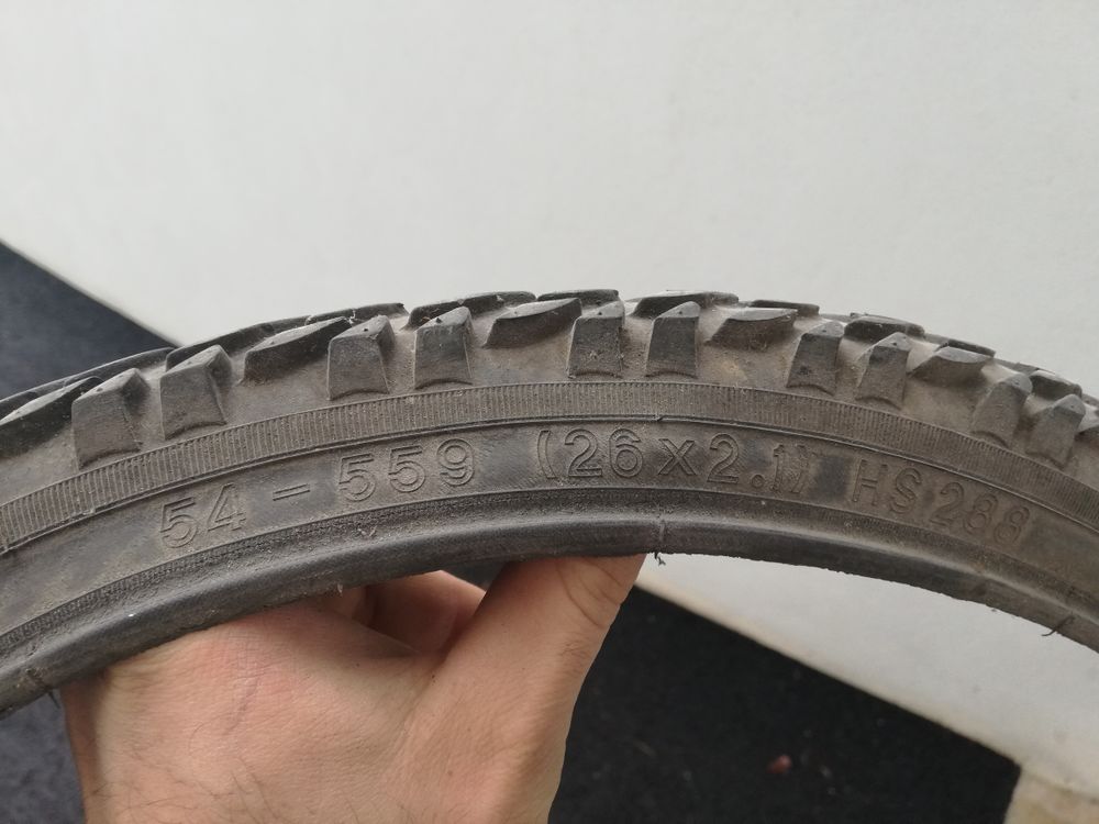 V&eacute;lo VTT plus 2 pneux v&eacute;lo 26x2. Vélos