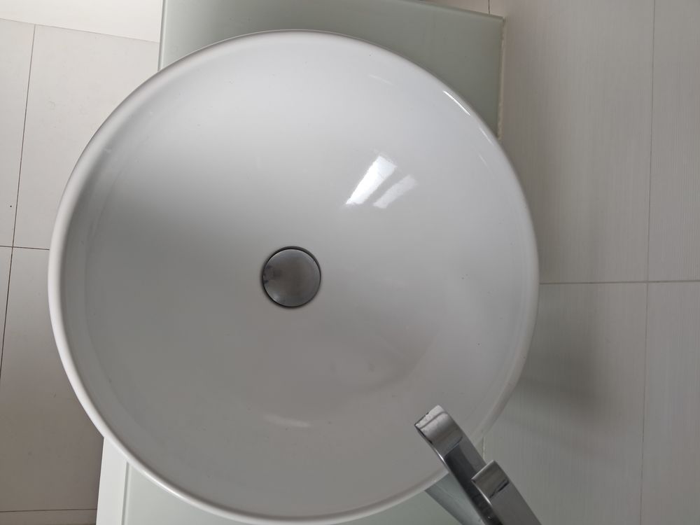 vasque et meuble de salle de bain avec robinet Meubles